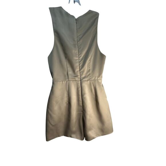 House Of London Tan Cream V-Neckline Sleeveless Romper Size Small - Picture 7 of 16